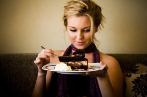 women eating bad after wokrout